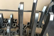 塑胶模具定位辅助器的作用与设计